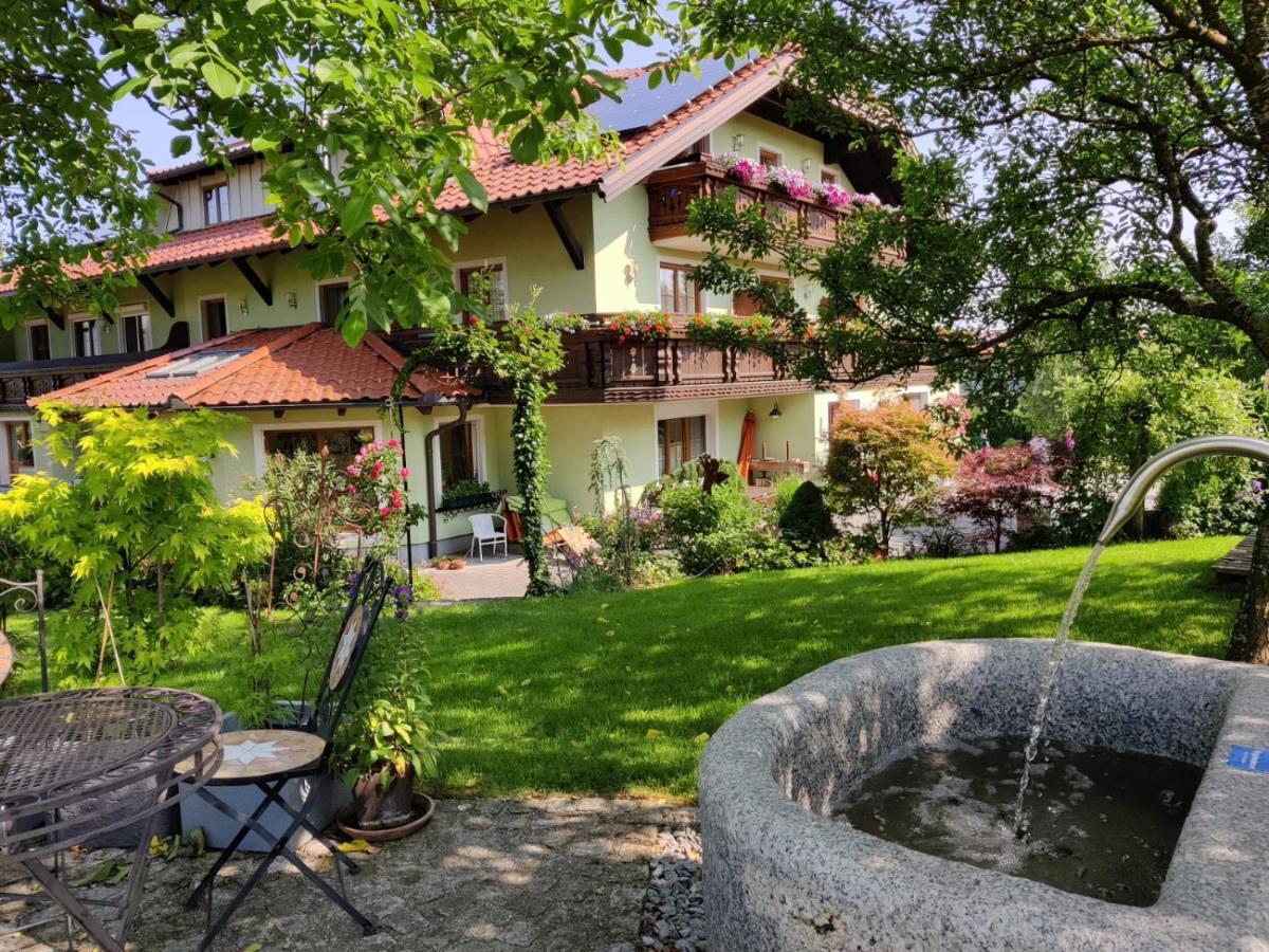 Pension Holzapfel Sankt Georgen im Attergau Luaran gambar