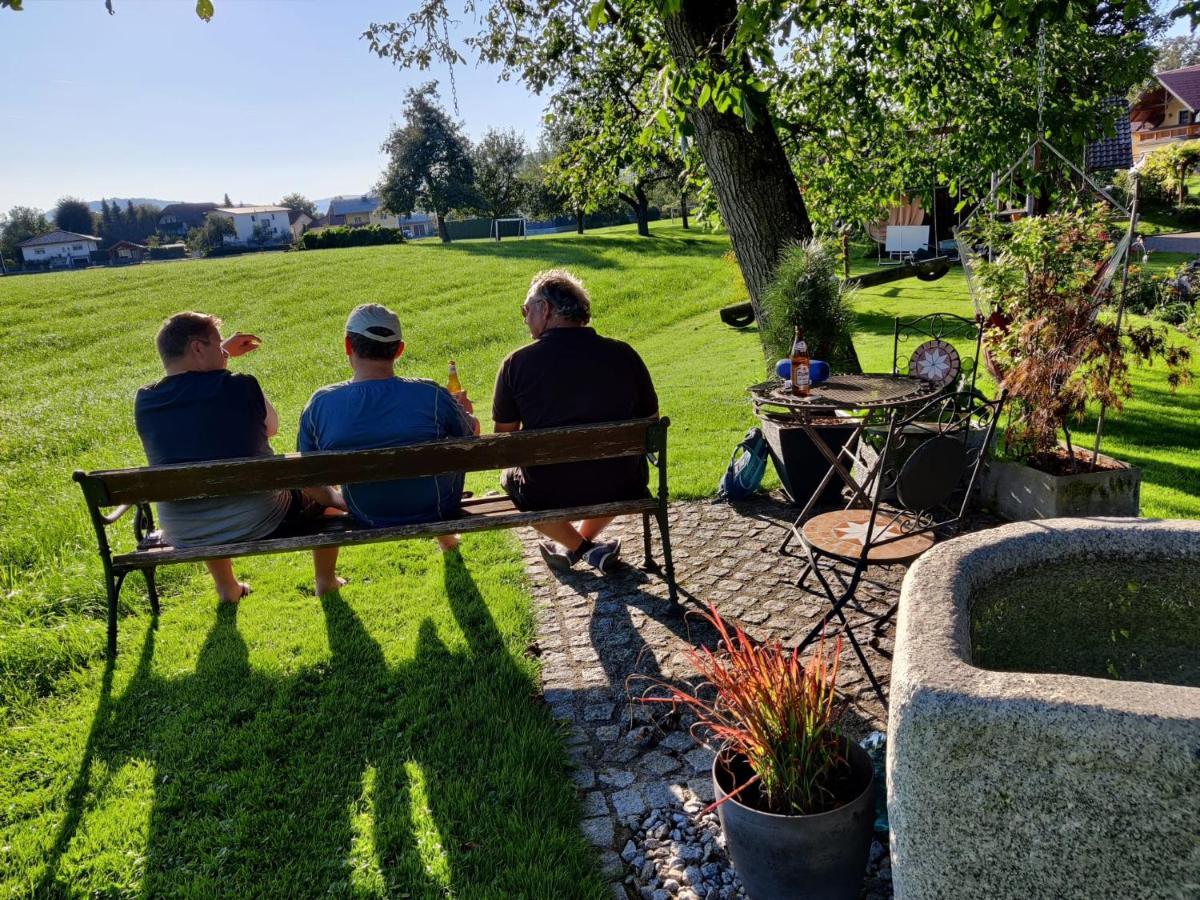 Pension Holzapfel Sankt Georgen im Attergau Luaran gambar