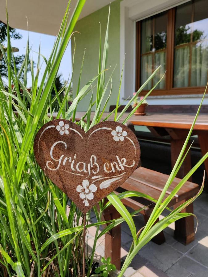 Pension Holzapfel Sankt Georgen im Attergau Luaran gambar