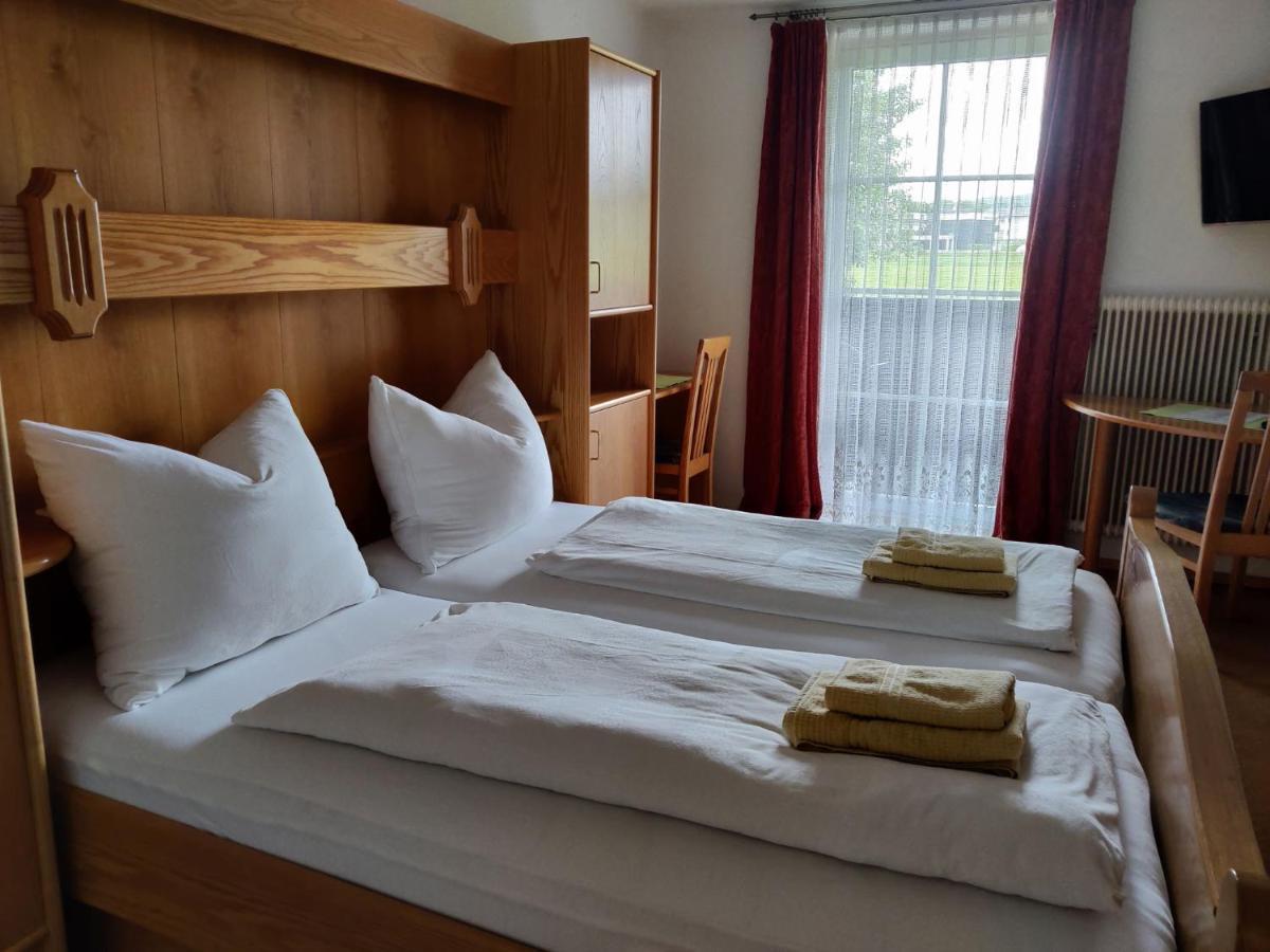 Pension Holzapfel Sankt Georgen im Attergau Luaran gambar