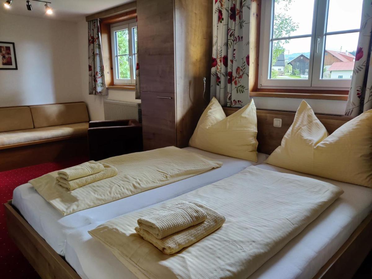 Pension Holzapfel Sankt Georgen im Attergau Luaran gambar